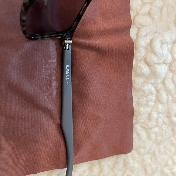 Hugo Boss sunglasses - brand new with case - Picture 5 of 7